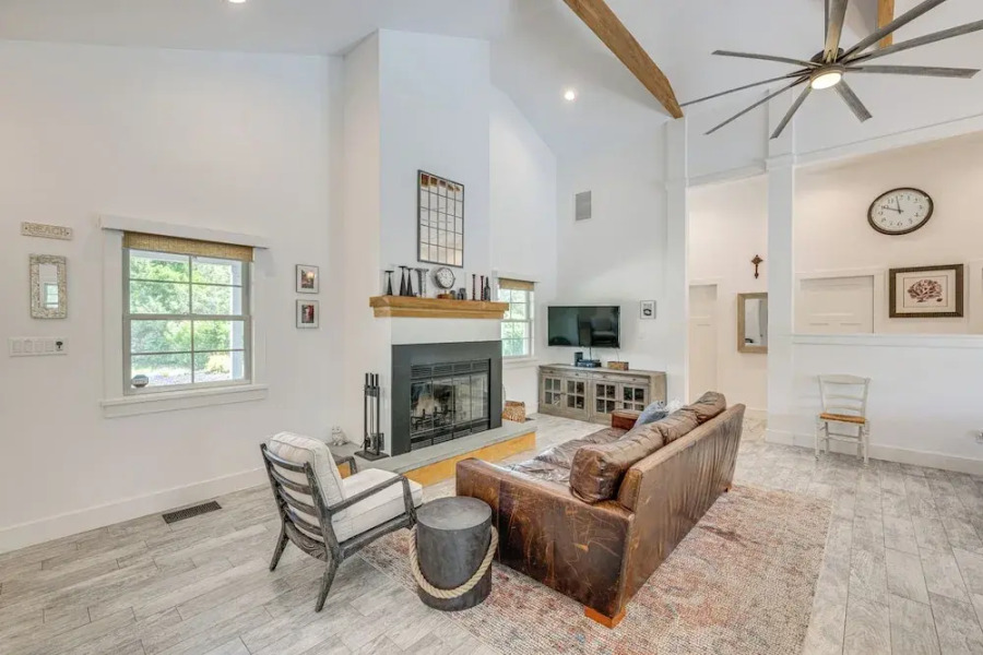 Distinctive Hamptons Home w/ Pool Near Bay, Ocean