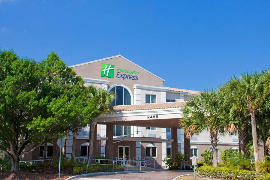 Holiday Inn Express & Suites West Palm Beach Metrocentre by IHG