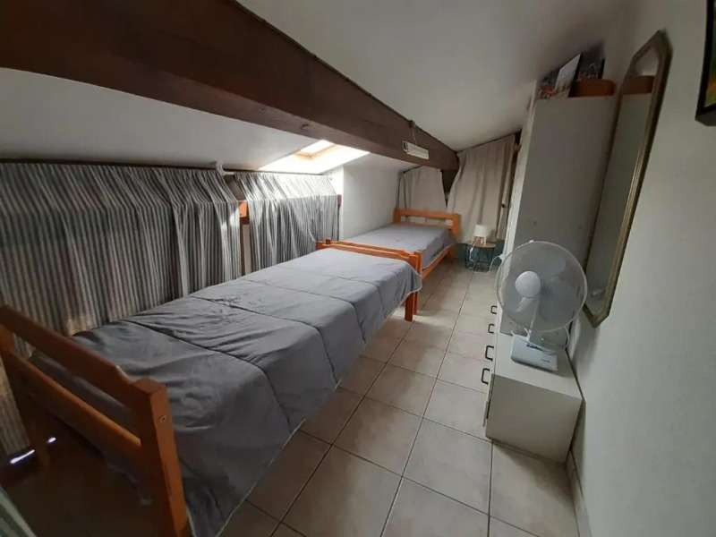 Belle villa climatisée 4 couchages a 100 m de la plage 1 chambre 1 mezzanine terrasse parking dans résidence sécurisée LRVM98