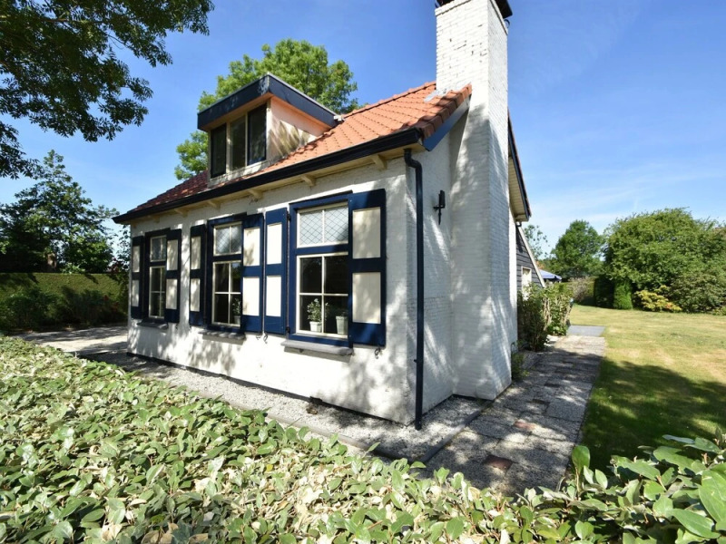 Alluring Holiday Home in Burgh Haamstede With Terrace