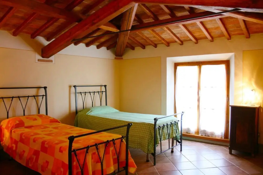 Stunning private villa for 8 guests with private pool, WIFI, TV, terrace, pets allowed and parking