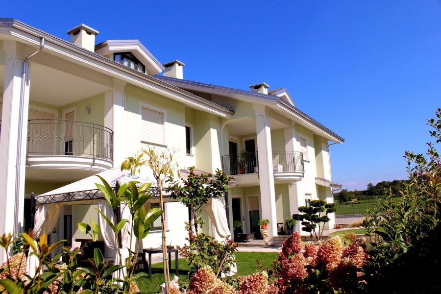 Eremes Rooms & Apartments