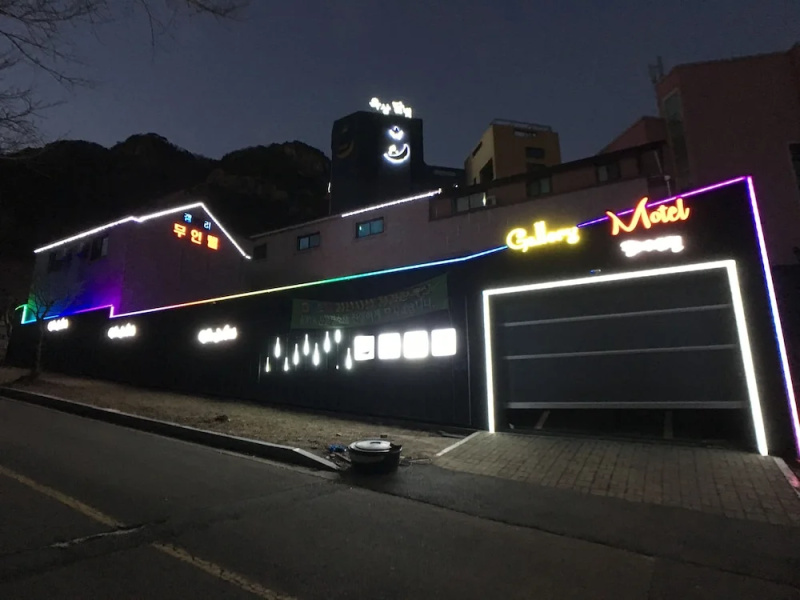 Gallery Motel