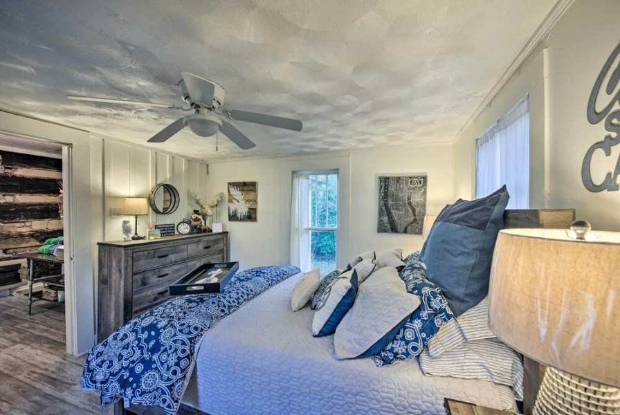 Historic Marshall Log Cabin < 1 Mi to Dtwn!