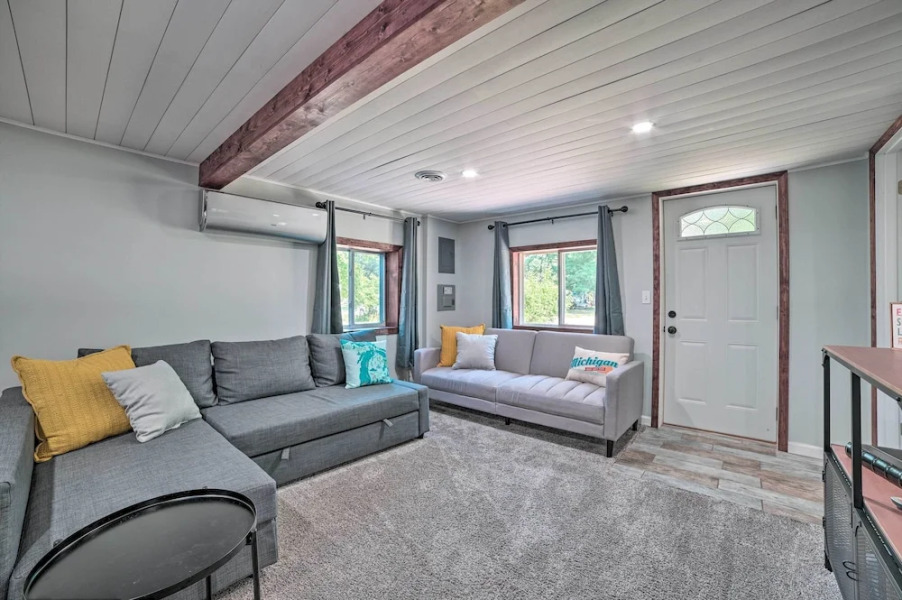 Prudenville Retreat w/ Yard ~ 1 Mi to Lake!