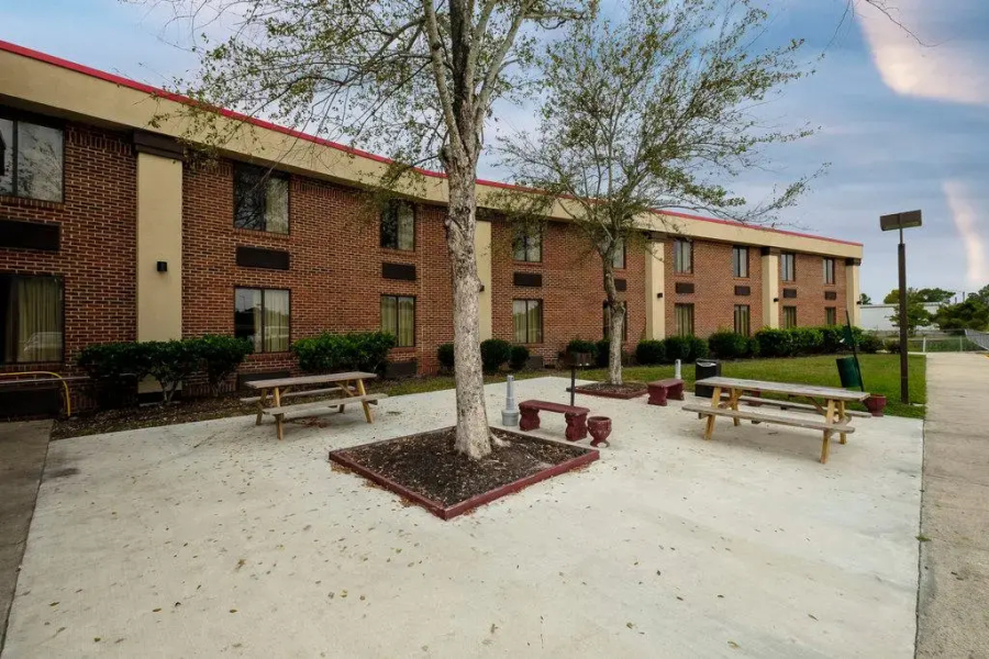 Red Roof Inn & Suites Jacksonville, NC