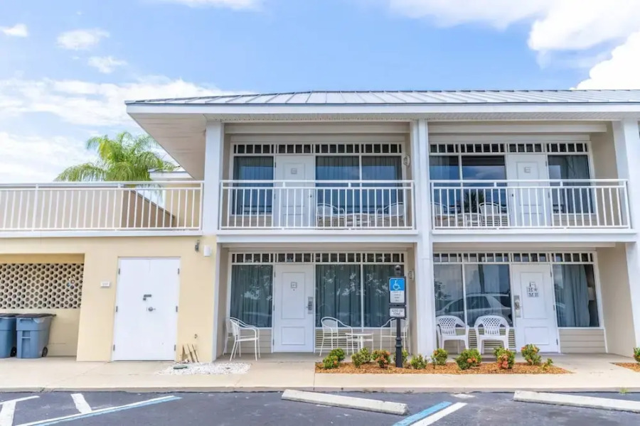 201 Little Harbor Inn