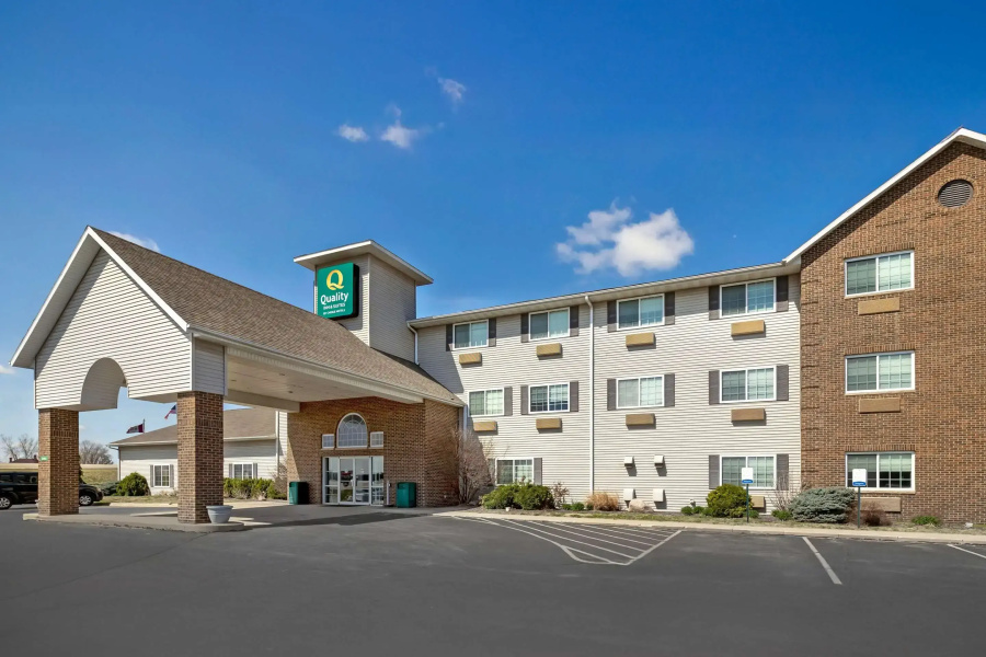 Quality Inn & Suites Fort Madison near Hwy 61