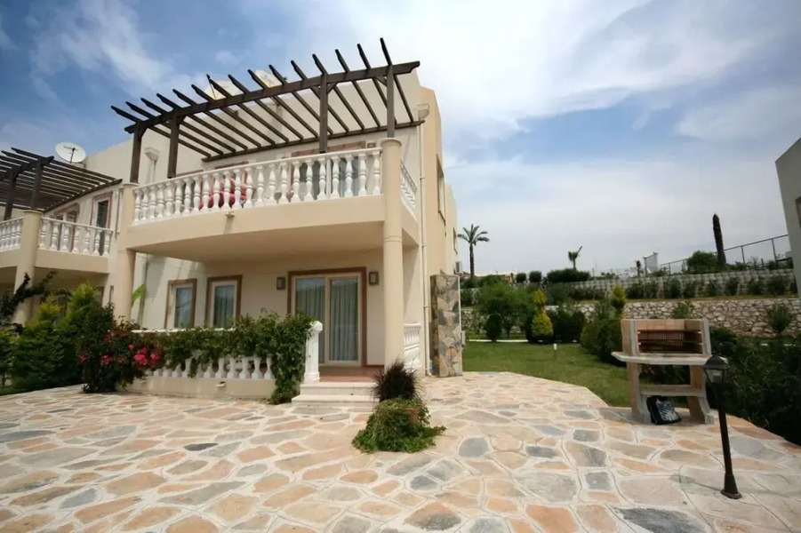 Important Group Turqouise Homes Beryl