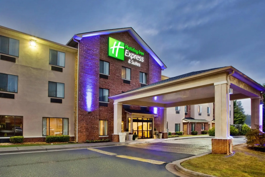 Comfort Inn & Suites Near Lake Lanier