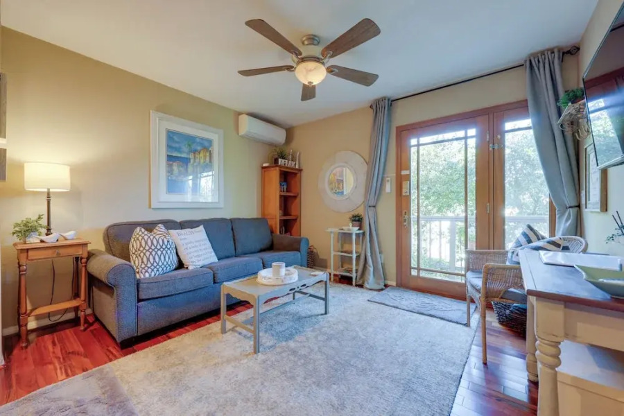 Chic Peaceful Retreat 16 Mi to Beaches & Wineries!