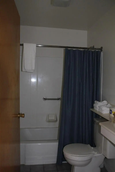 Sara Placid Inn & Suites