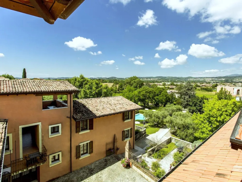 Cozy Holiday Home In Manerba del Garda With Pool