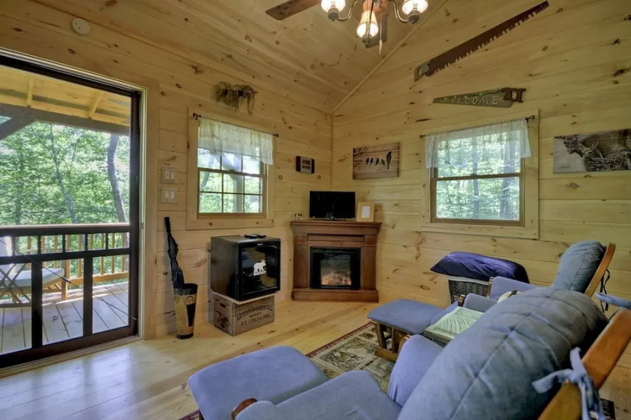 Snuggle Inn & Treehouse