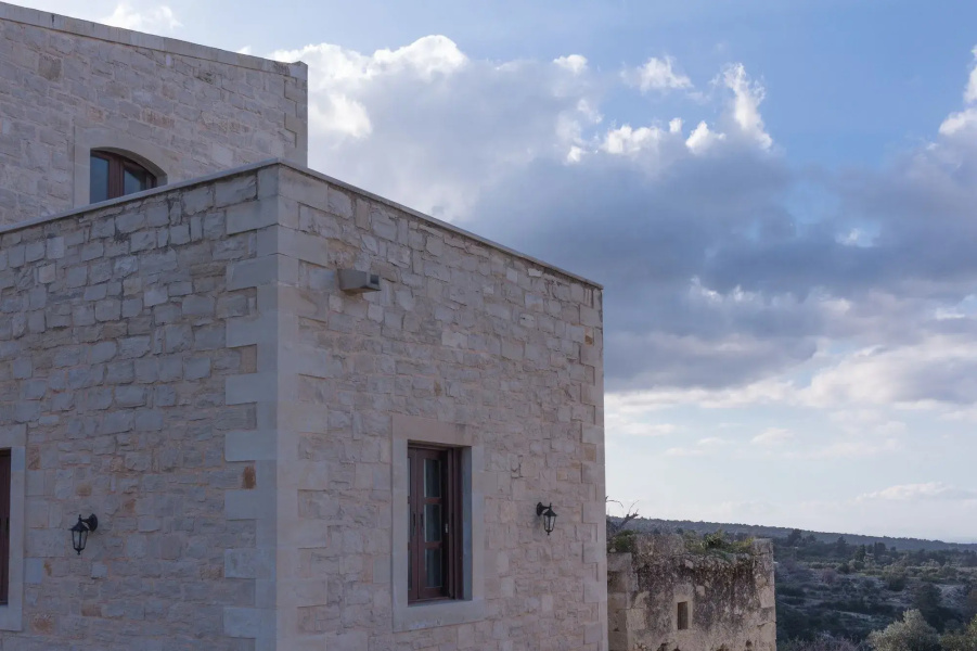 Dim Art Stone House