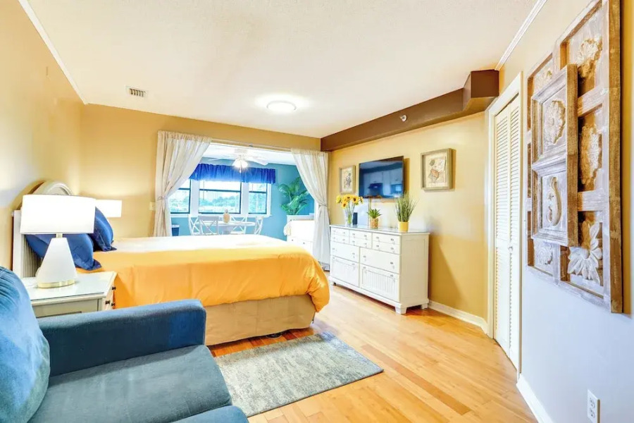 Charming Panama City Studio w/ Community Pool!