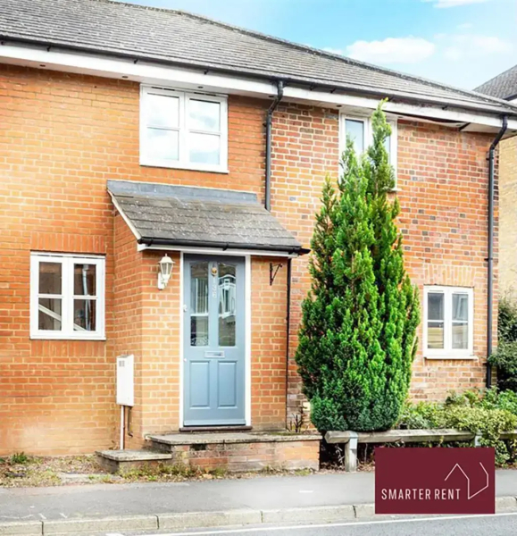 Ascot - Immaculate 2 Bed House with Parking