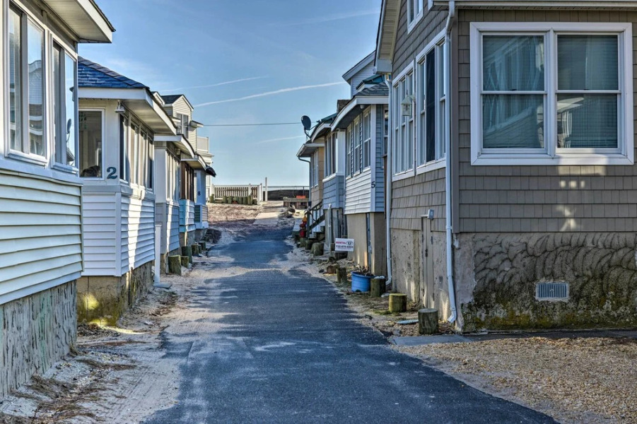 Gulf Coast Cottage - Walk to Beach & Boardwalk!