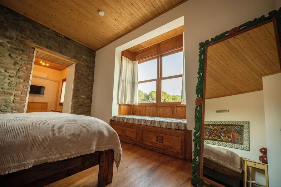 Flora Bi̇rgi̇ Taş Konak