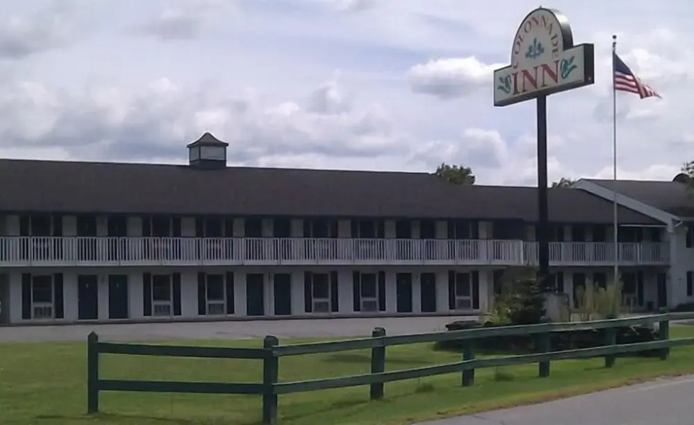 Colonnade Inn