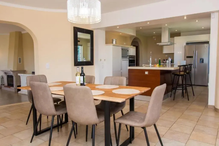 Villa Bliss 450 m2 Luxury Oasis with Saltwater Pool