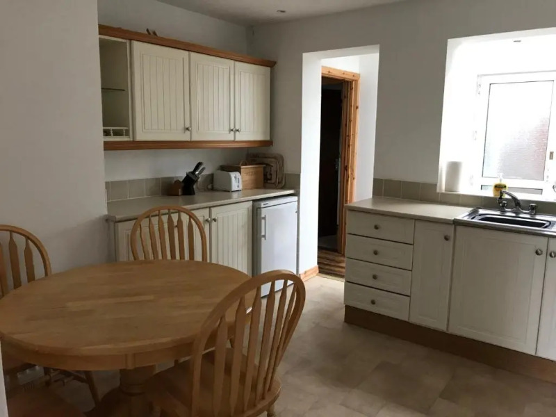 Spacious 5 double bed bedroom bungalow near Belfast