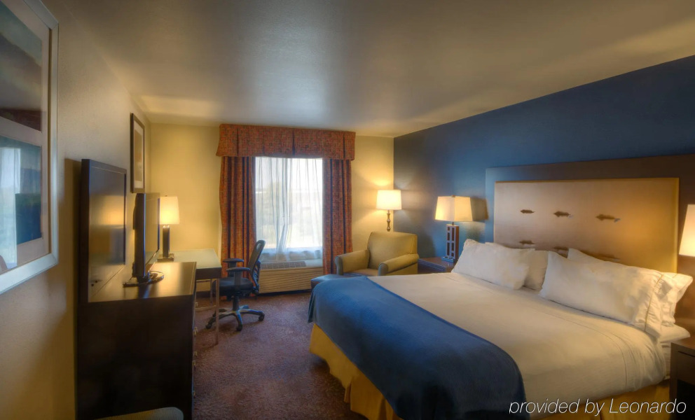 Country Inn & Suites by Radisson, South Haven, MI