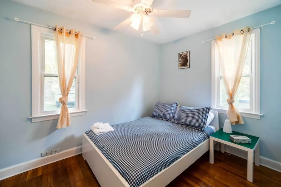 Ferndale Apartment w/ Yard - Near the Detroit Zoo!