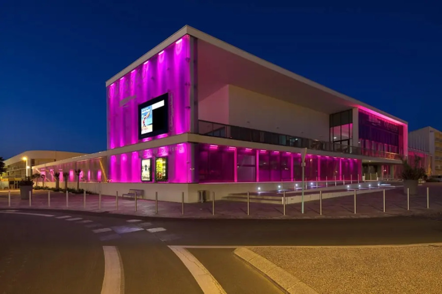 Bungalow With 2 Bedrooms in Saint-jean-de-monts, With Pool Access, Fur