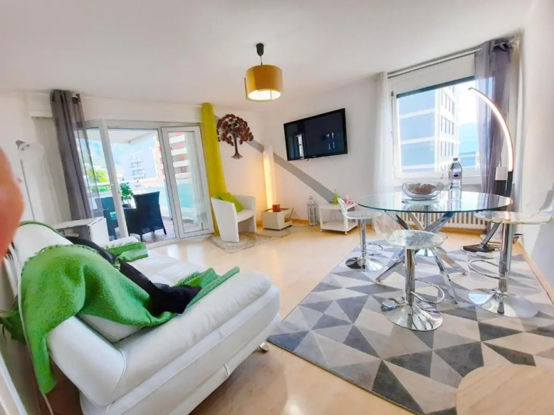 13 Family central modern app with Lake View