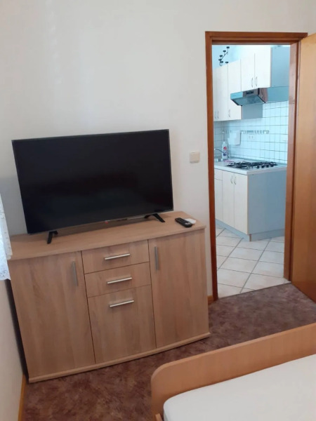 Apartment Mario - afordable & close to center: A2 Pirovac, Riviera Sibenik