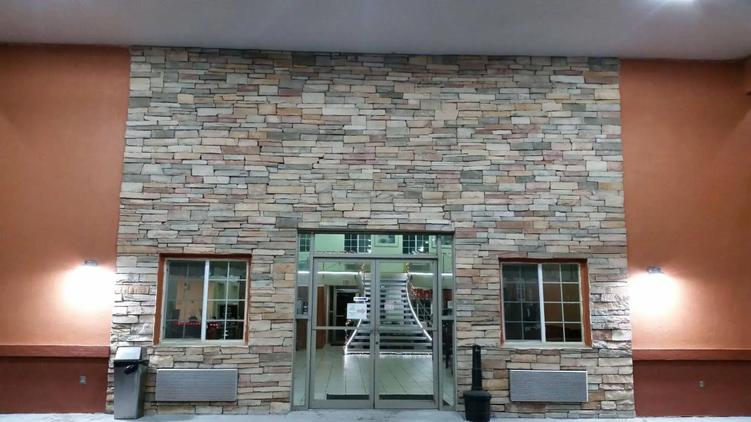 Red Carpet Inn & Suites