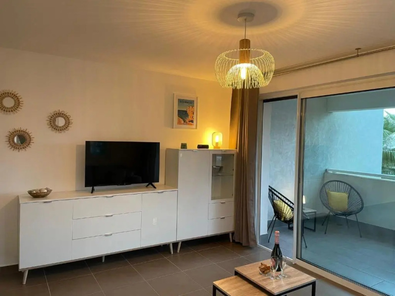 Appart T2 de 40m2 pieds dans l'eau + piscine