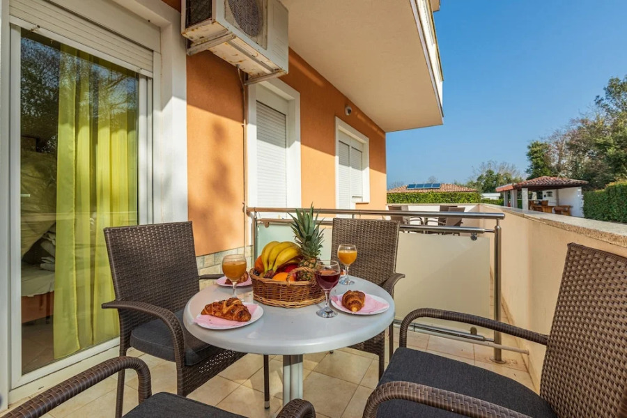 Pool Apartment Suzi 1