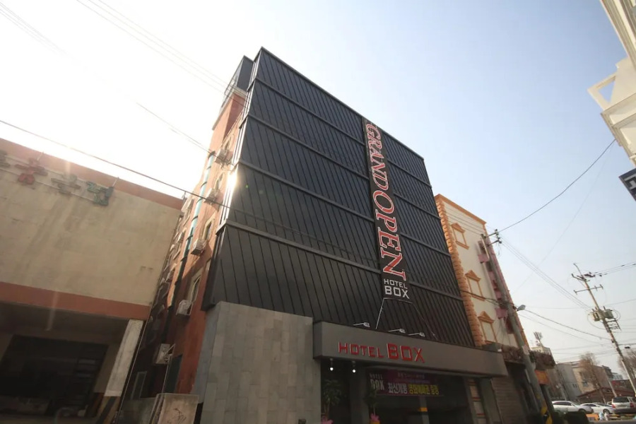 Box Hotel