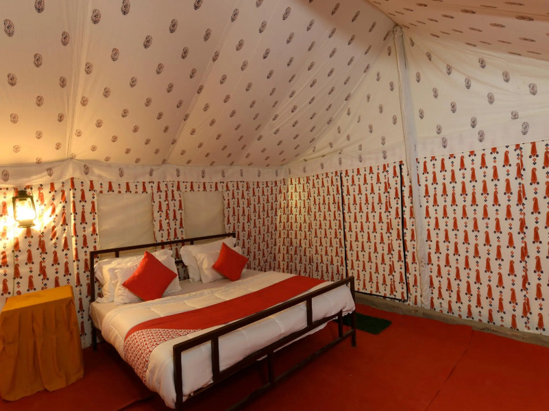 OYO 26128 Royal Desert View