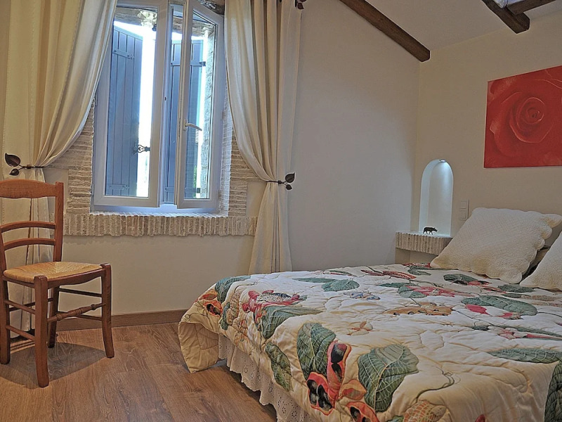 Luxurious Villa in Aix-en-Provence with Jacuzzi