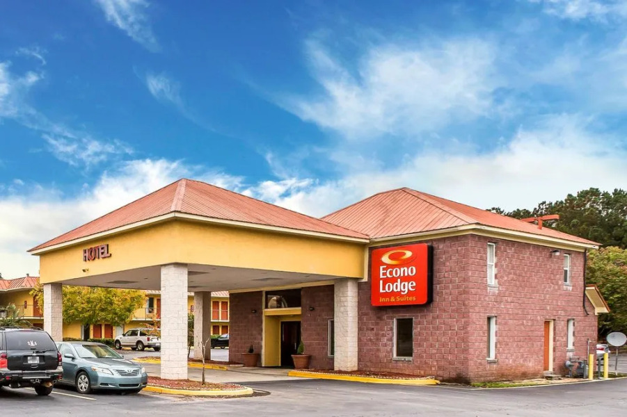 Econo Lodge Inn & Suites