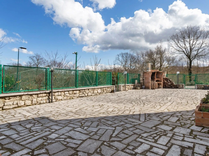 Valley-View Holiday Home in Sepino with Courtyard