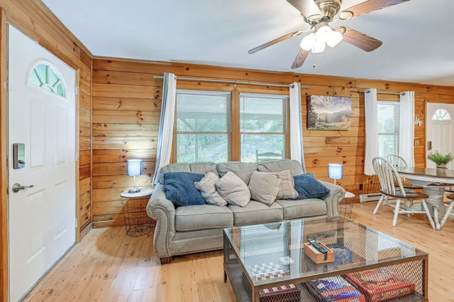 Cabin w/ Hot Tub, Near Smoky Mountains Natl Park!