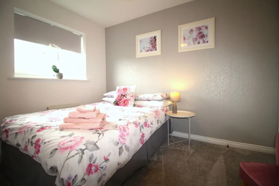 2 Bed House - Large Garden - Fully Refurbished