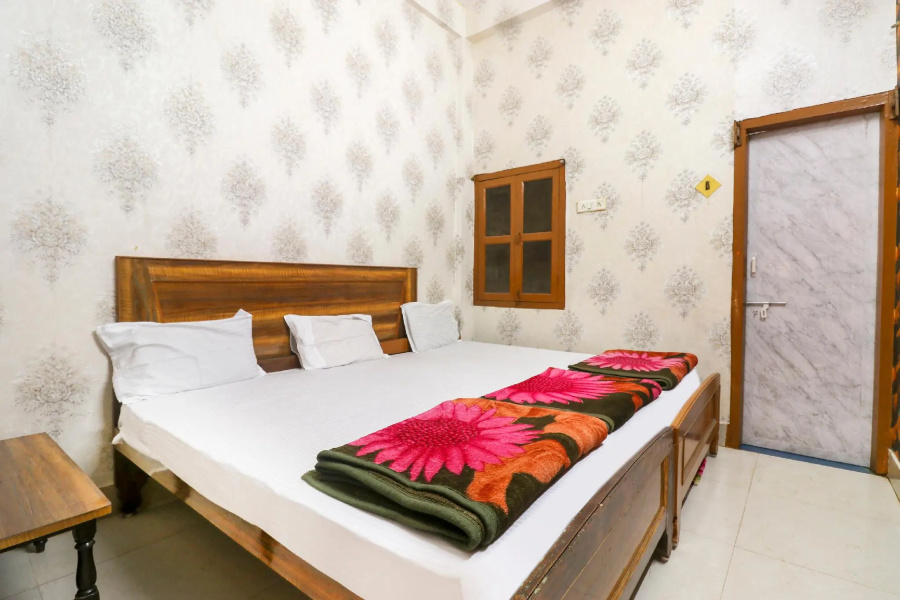 Spot On 46266 Hotel Poonam Spot