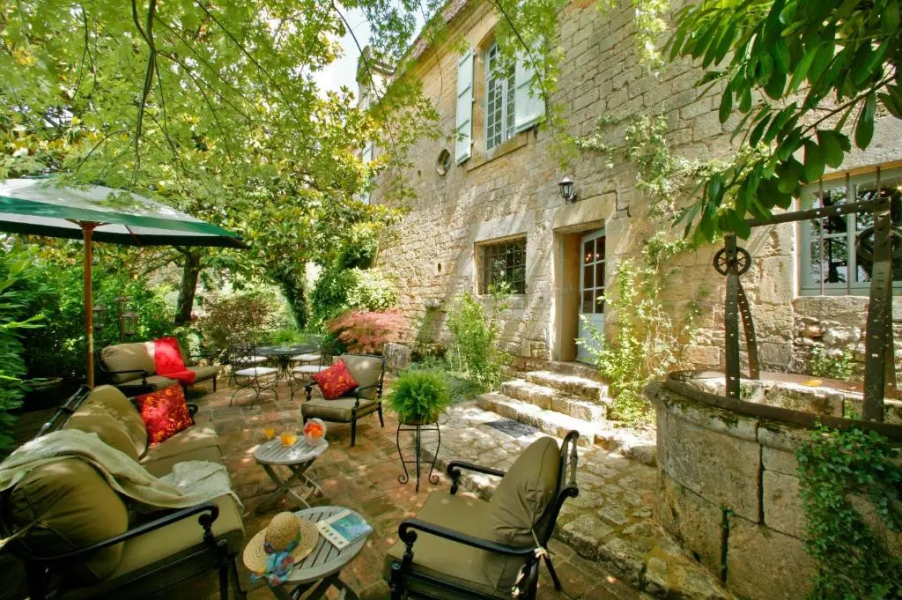 Le Prieuré du Château de Biron