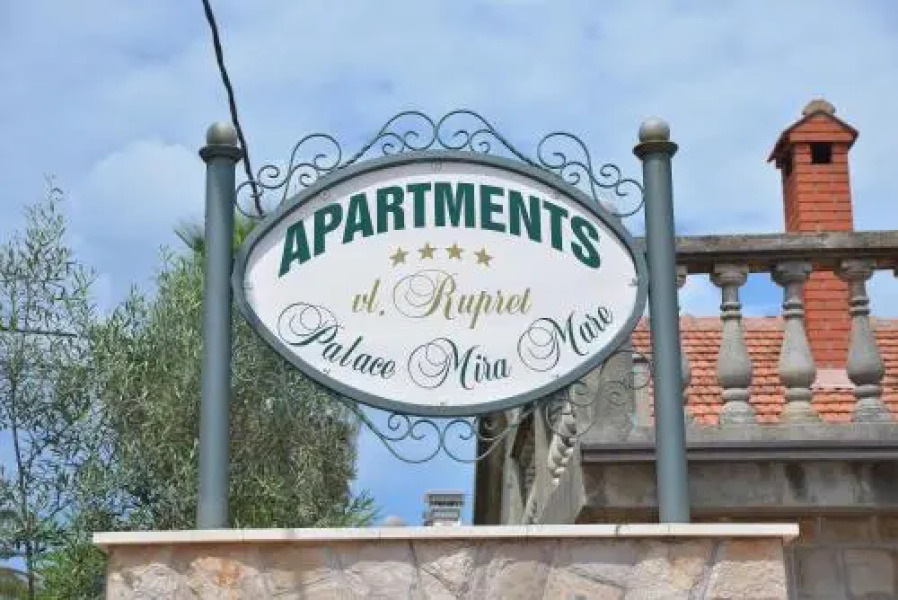 Apartments Palace Mira Mare