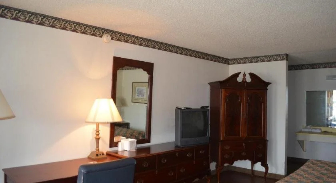 Granbury Inn & Suites