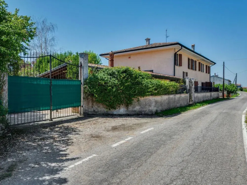 Villa in Castelbelforte Near Lago di Garda