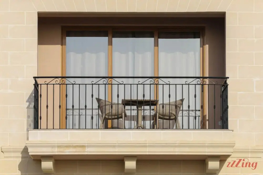 Gem Beachfront Apt With Amazing Bay and Sea Views