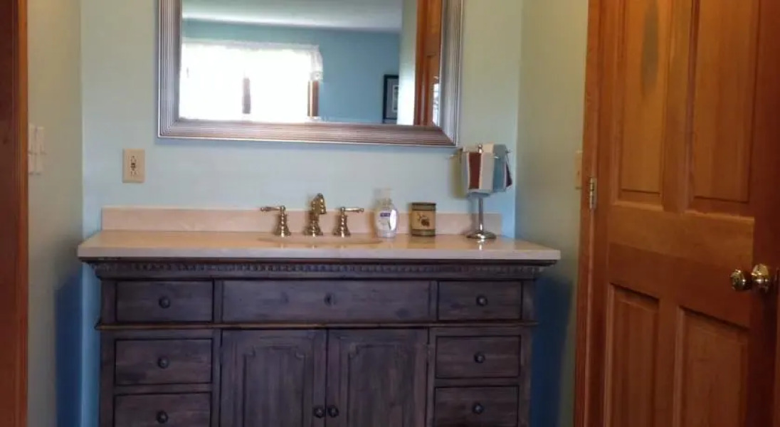 Fort Point Cove Cottage