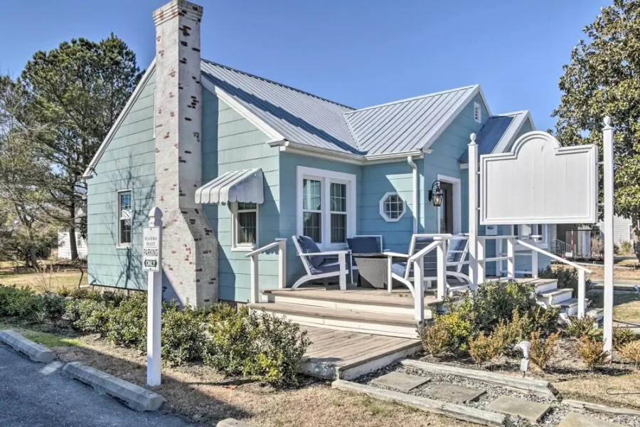 Chincoteague Island Cottage ~ 2 Mi to Beaches