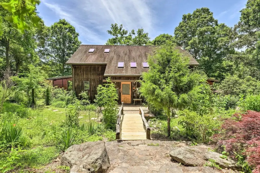 BBQ Deck + Views: 'sweet Suite' in Leicester